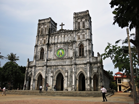 Nhà thờ Mằng Lăng- một trong những nhà thờ cổ xưa nhất ở Việt Nam