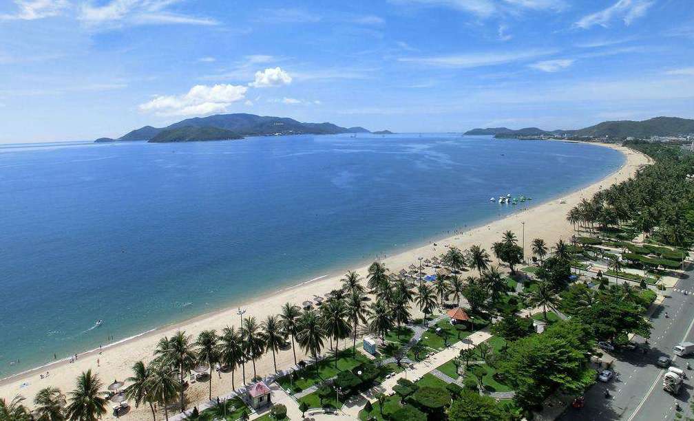 Bãi biển Nha Trang - Điểm du lịch hấp dẫn Nha Trang.