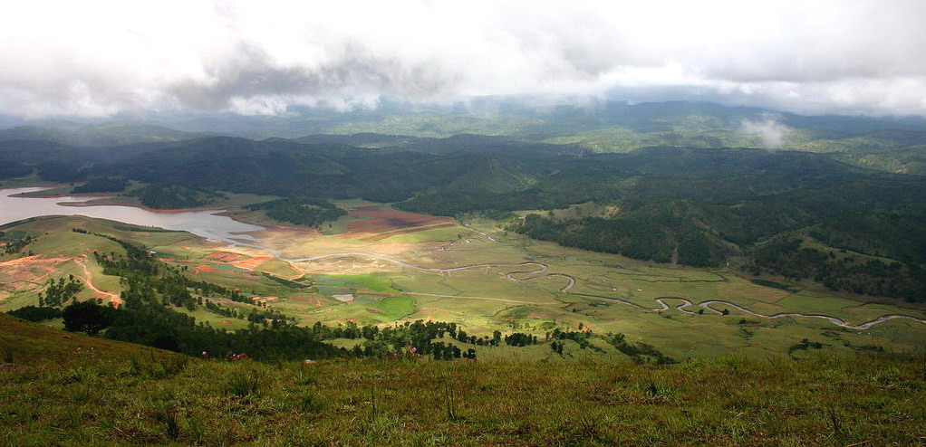 Cảnh vật khi quan xát từ trên đỉnh núi Lang Bian