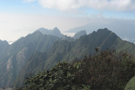 Toàn cảnh dãy Hoàng Liên Sơn từ trên đỉnh Fansipan