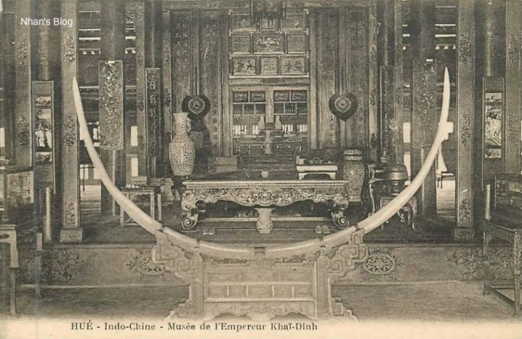 Hình ảnh các cổ vật trong Bảo tàng Khải Định nay là Bảo tàng mỹ thuật cung đình Huế.