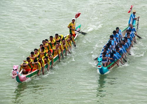 Lễ hội đua thuyền trên sông Thu Bồn 