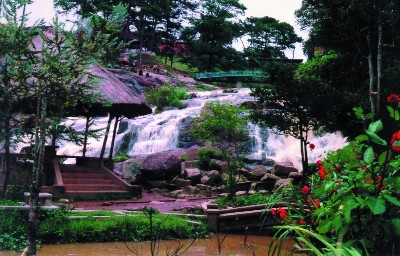 Một góc cảnh quan tuyệt đẹp tại thác Cam Ly