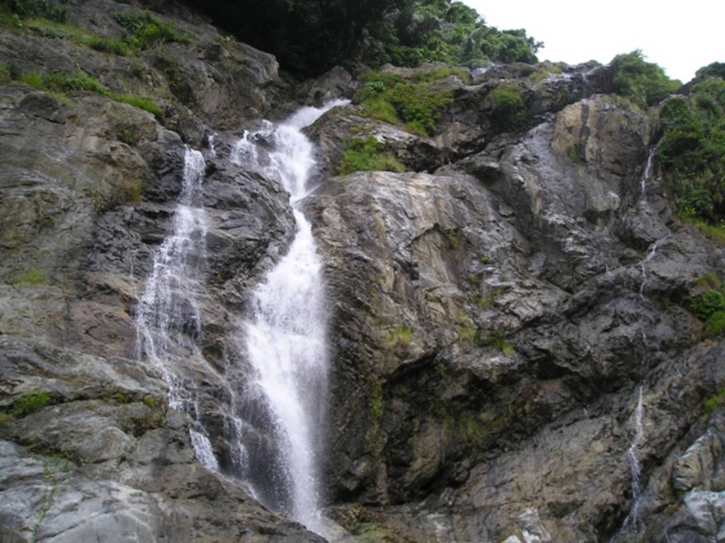 Độ cao của thác khoảng 40-50mét.