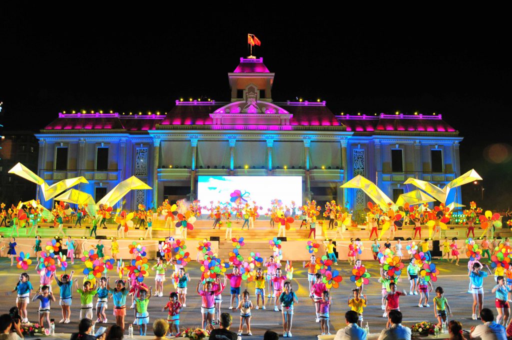 Tham gia festival biển Nha Trang