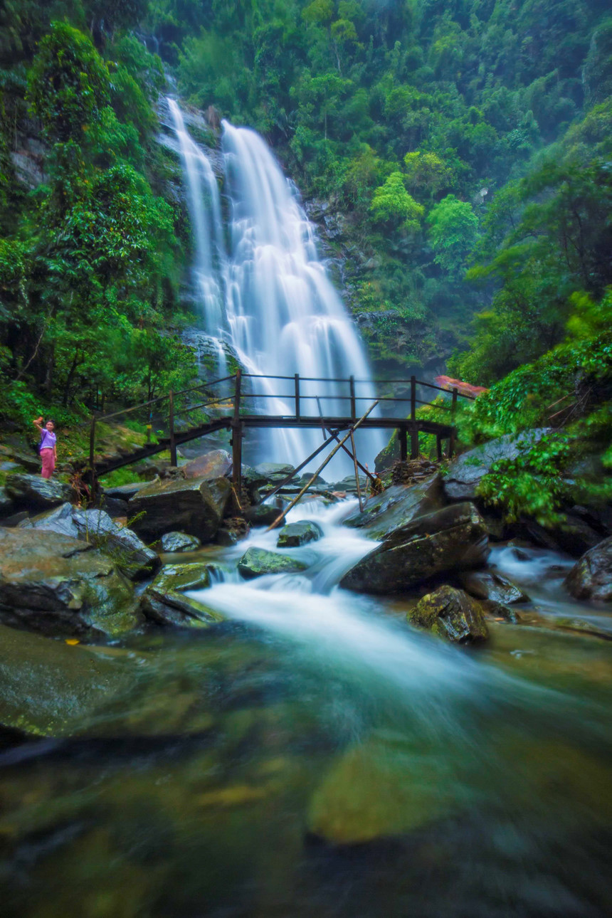 thác Kèm là thác nước nguyên sinh bậc nhất Việt Nam